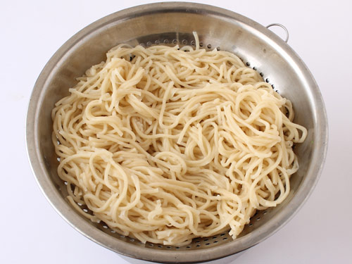 Non-Sticky Boiled Noodles - Step by Step Photo Recipe for Non-Sticky Noodles